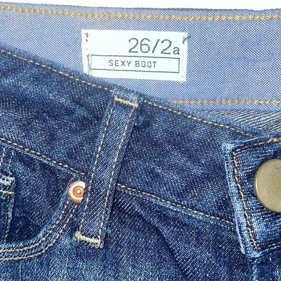 Gap Size 2 Jeans, sexy boot - Picture 4 of 6